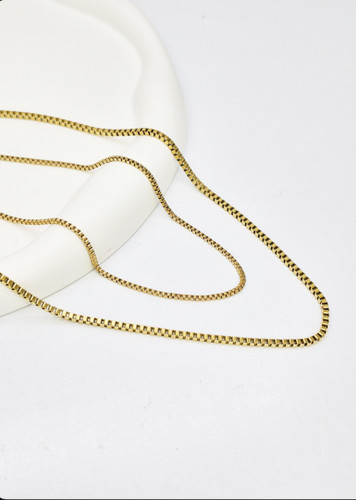 زنجیر طلایی پر و ظریف