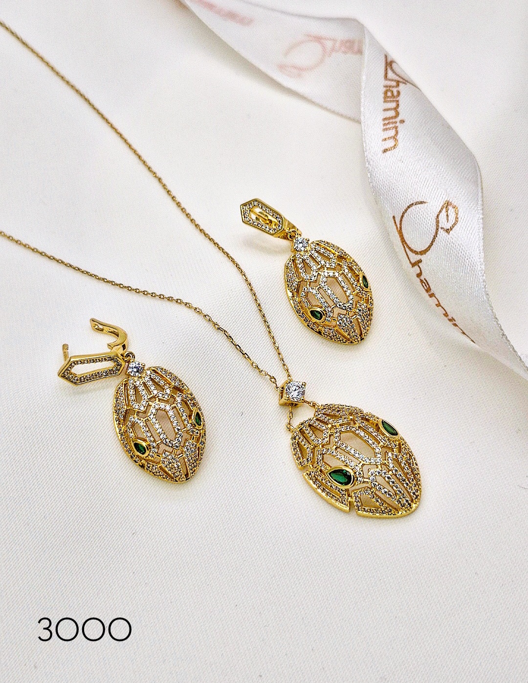 سرویس لوکس طرح سر ماری (Serpenti) | نگین‌دار با چشم‌های زمردی